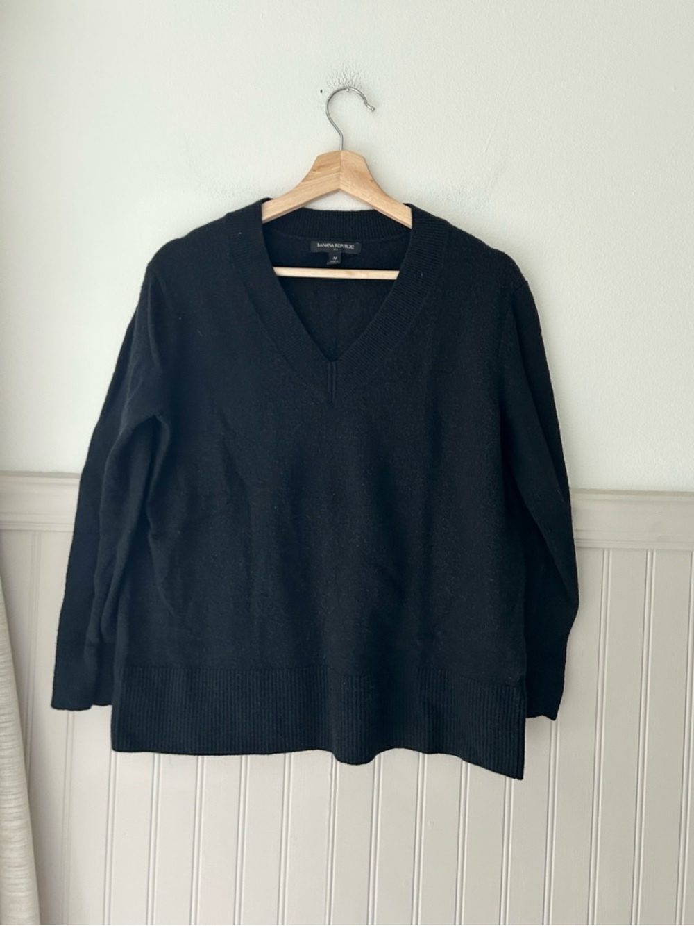 Banana Republic Medium Black V-Neck Sweater